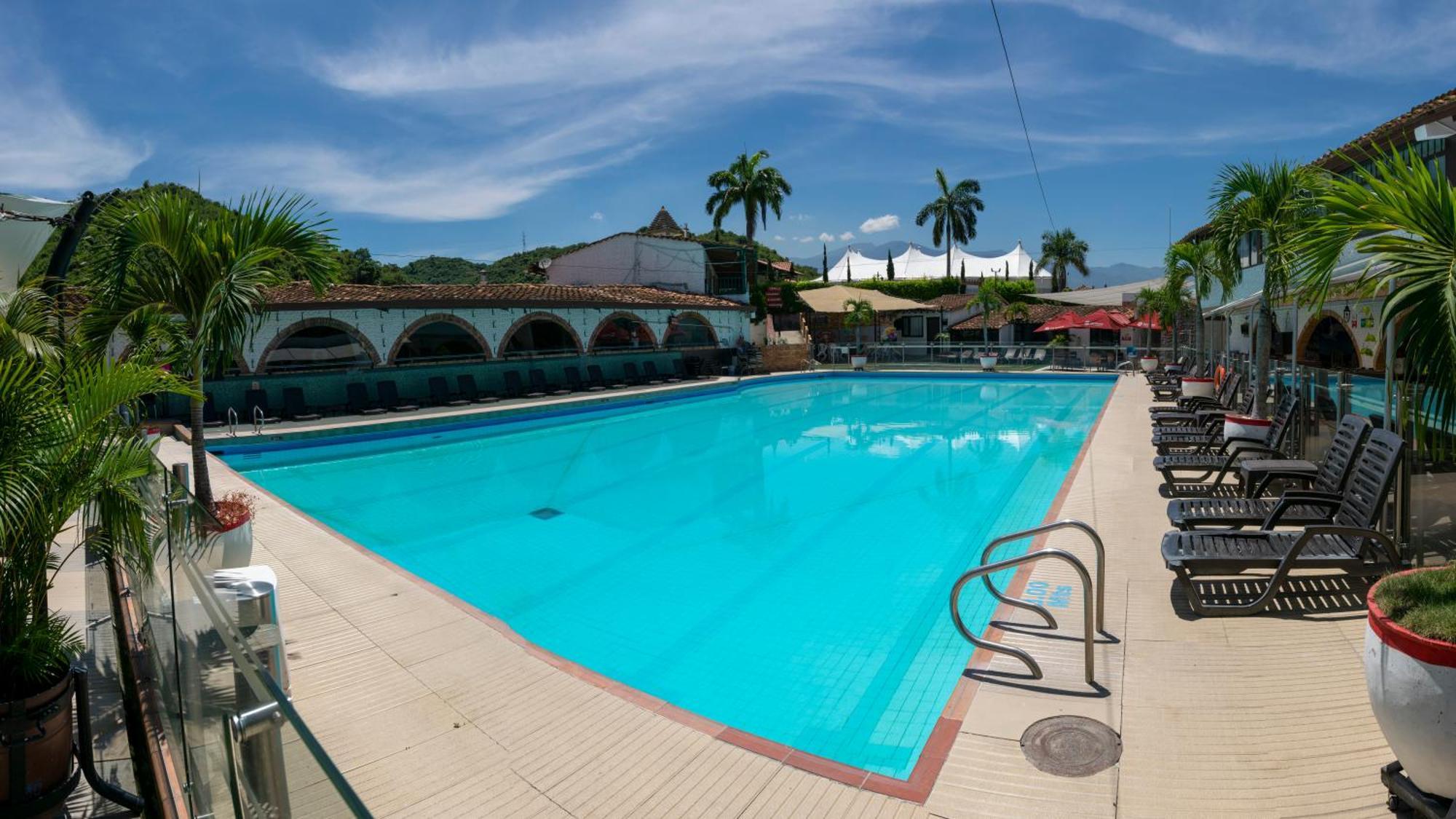 Hotel San Juan Internacional Giron Bagian luar foto