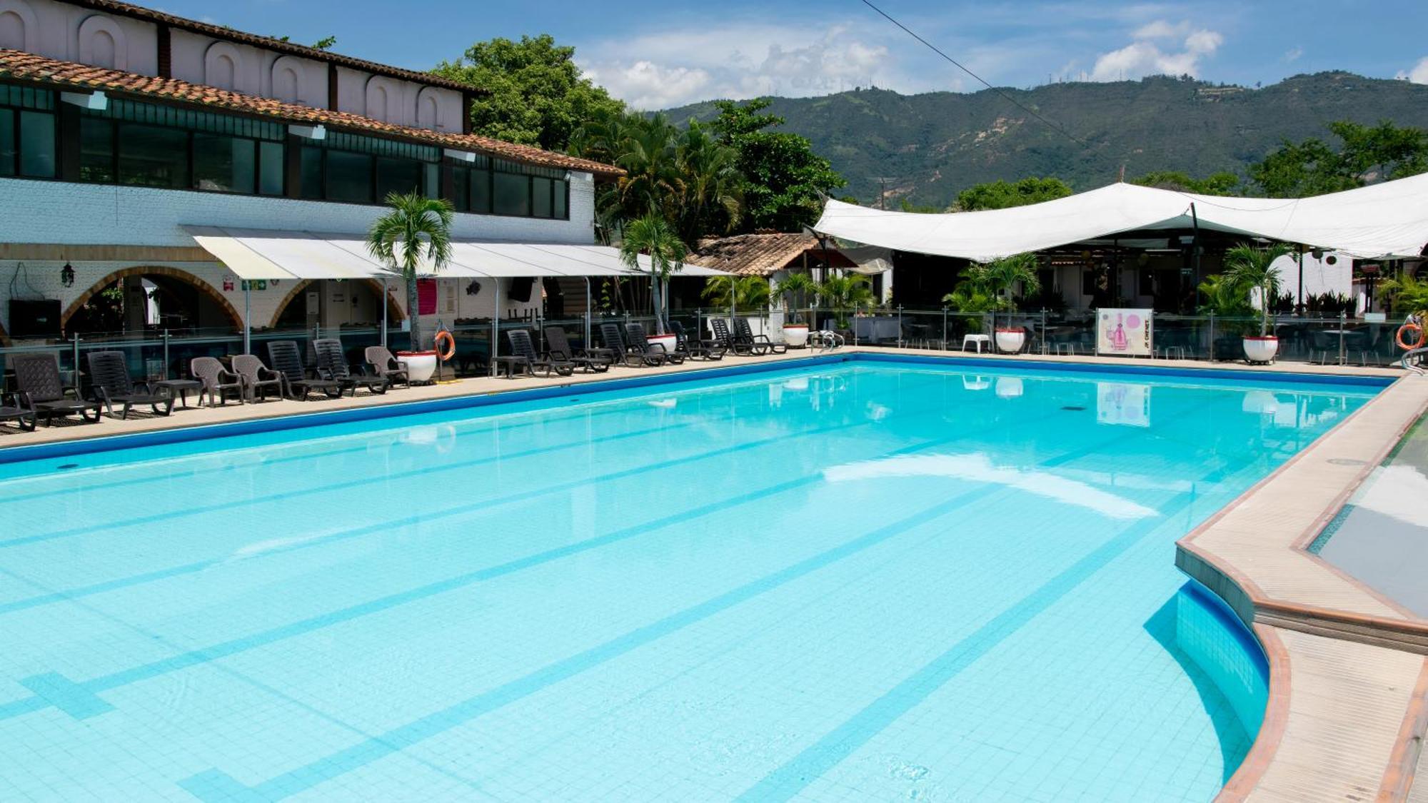 Hotel San Juan Internacional Giron Bagian luar foto