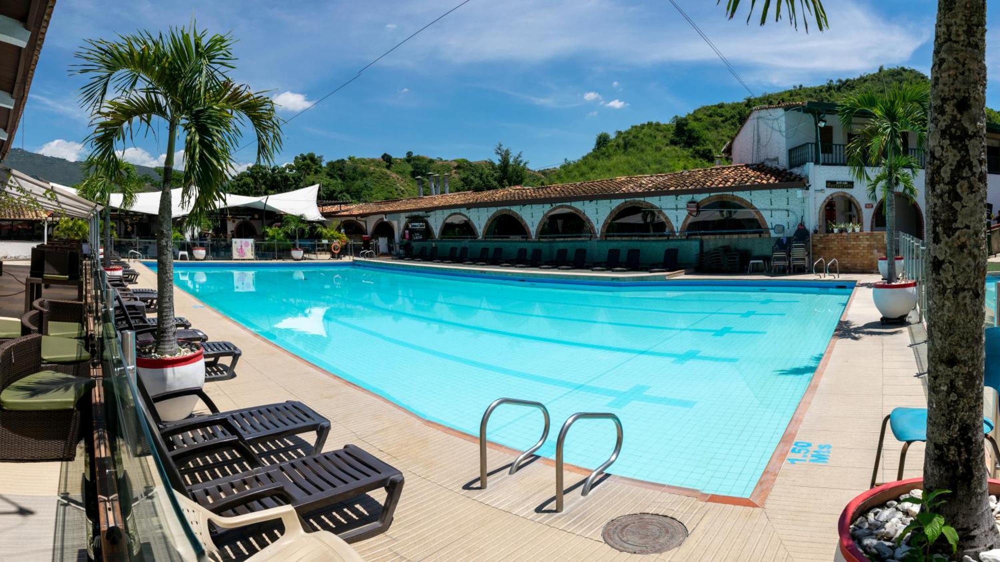 Hotel San Juan Internacional Giron Bagian luar foto