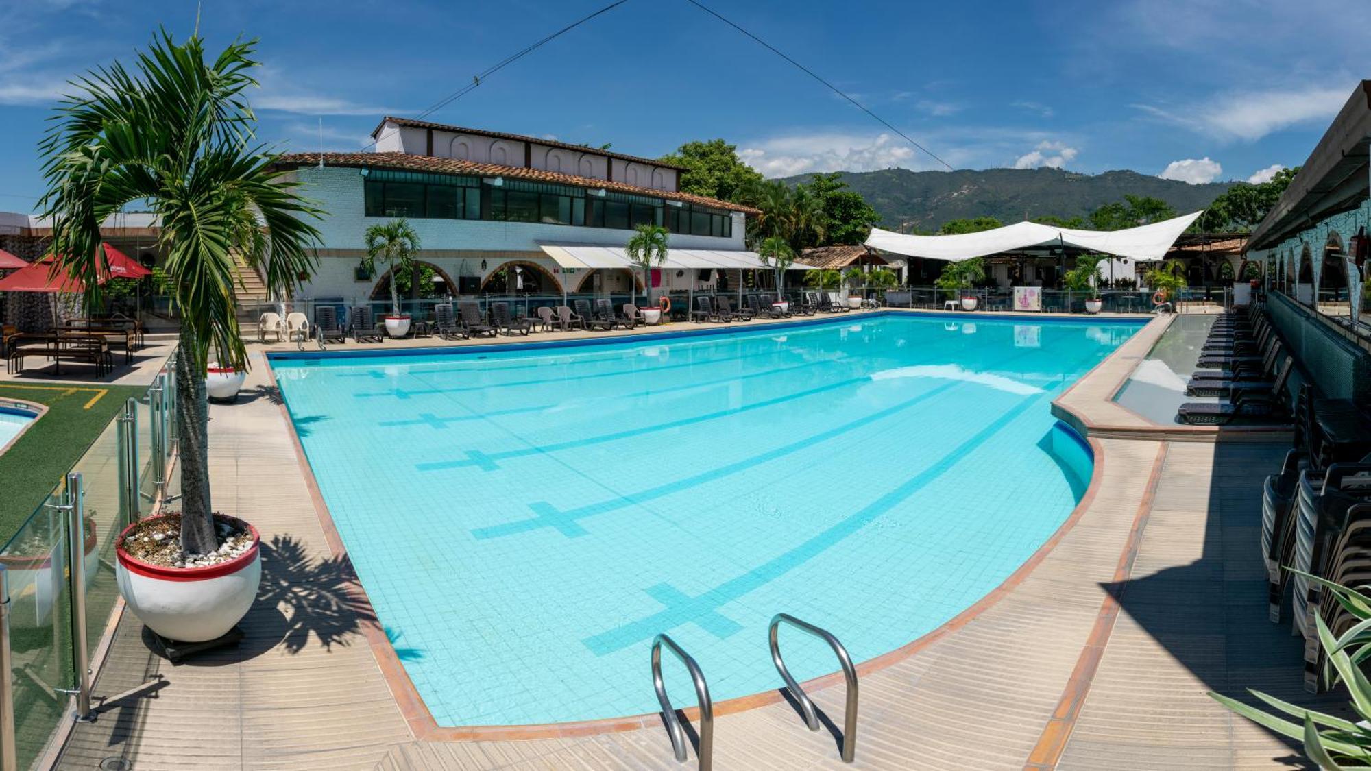 Hotel San Juan Internacional Giron Bagian luar foto